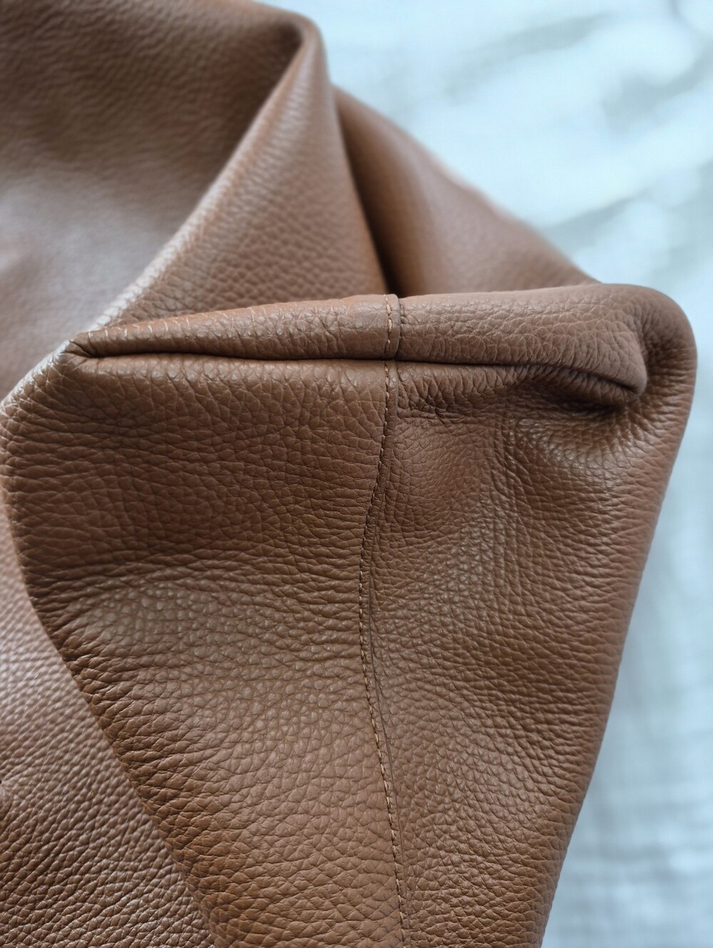 Cuyana Classic Open-Top Easy Tote Pebbled Leather Shoulder Bag, Caramel PO501582 - Picture 12 of 16